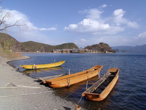 大海水命适合住湖边吗(82年大海水命适合佩戴什么)