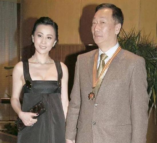 孤独与思念：长期守寡女性的心理挑战