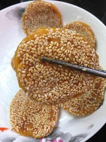 梦见吃芝麻饼是什么意思(梦见吃带芝麻的饼)