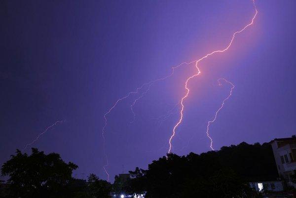 冬天打雷的预示着什么(下雪又打雷是什么征兆)